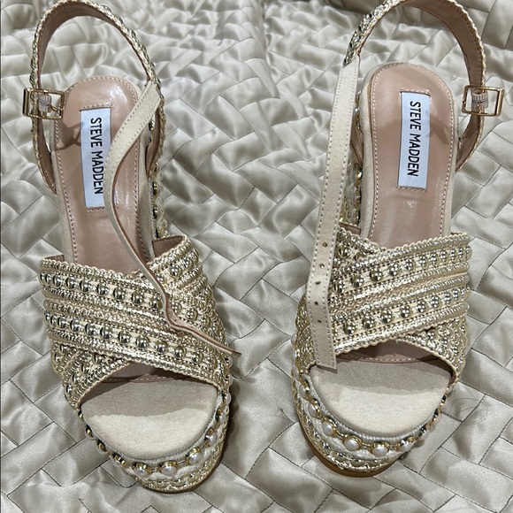 Elegant Cream Wedge Sandals - Picture 3 of 15
